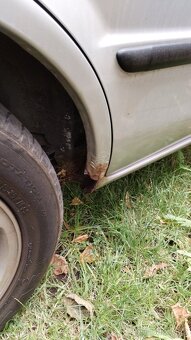 Mazda 323 hatch - 12