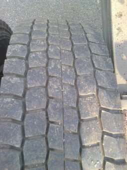 Pneu 245/70 R19.5 - Disk 19.5 - 8 šroubů - 1.250,-Kč / ks - 12