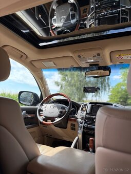 Toyota Land Cruiser 200 V8 4.5 D4D - 12