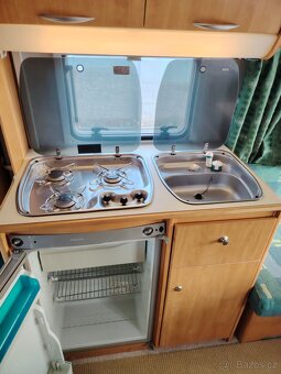 Eifelland E350-extra lehký, spaní pro 4, předstan - 12