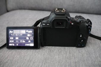 Canon EOS 250 D - 12