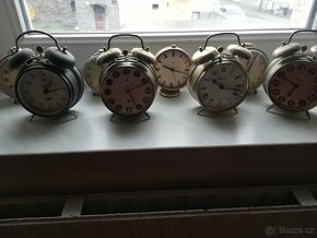 Budík, budíky cca 16 kusů - 12