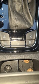 Škoda karoq 2,0tdi 110kw 4x4 exclusive 2024 - 12