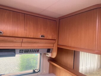 Hobby Excellent Easy 460 / francouzská postel - 12