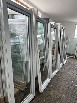 5KUSŮ BALKÓNOVÉ DVEŘE SVĚTLÝ ANTRAZIT 88x228-PLZEŇ - 12