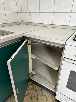 Retro zelená kuchyňská linka - 12