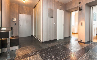Luxusní penthouse 4+kk s panoramatickou střešní terasou 190  - 12