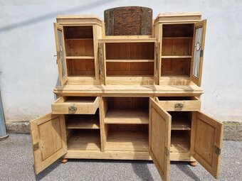 VELICE KRÁSNÁ VELKÁ SMRKOVÁ KREDENC PO RENOVACI - 12