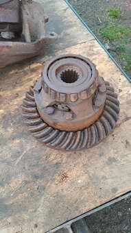 Prodám přední konzoly a skříň ZETOR - 12