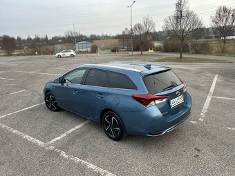 Toyota Auris 1.8 hybrid - 12