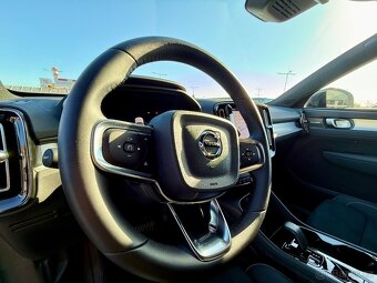 Volvo XC40 PLUS DARK, B4 FWD, 145 kW 2026 - 12