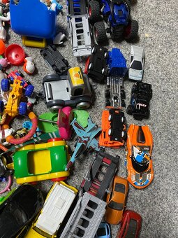 hračky staré hračky figurky kinder surprise autíčka - 12