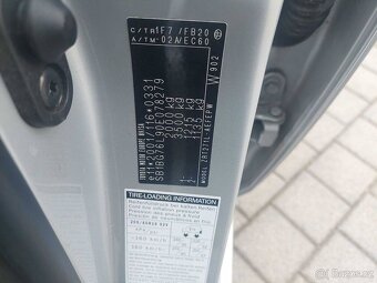 TOYOTA AVENSIS 1.8 16V LIFE 108KW 1MAJITEL - 12