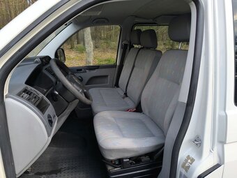 VW TRANSPORTER CARAVELLE 2,5 TDi LONG-9-míst - 12