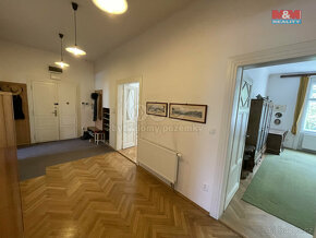 Prodej bytu 4+1, 172 m², Praha, ul. Mickiewiczova - 12