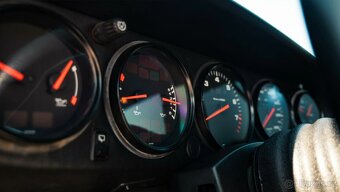 Porsche 911 964 Carrera 2 - 12
