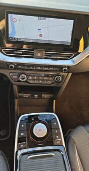 Kia e-Niro 40 kWh 11/2021, 3F, stav nového auta, +DPH - 12
