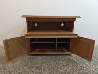 Rustikální komoda z masívu, Nábytek s 6 - 12