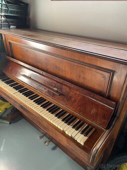 Piano /velmi poškozené/ - 12