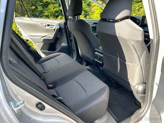 Toyota RAV4 2.0 4x4, ČR 2020, najeto jen 30 000km - 12