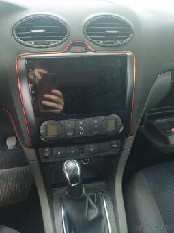 Ford Focus 2.0i 16V - 12