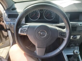 Opel Astra H 1.8 GTC
koupeno v Švýcarsko. - 12
