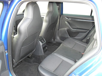 Škoda Octavia III 2.0 TSI RS DSG Raceblau 329.999Kč - 12