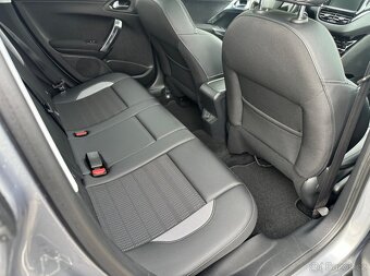 Prodáváme Peugeot 2008 1.2T 81kw Allure - 12