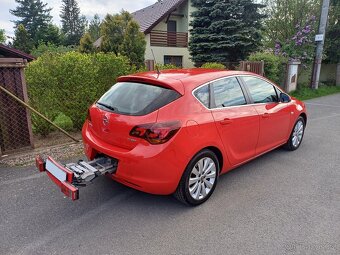 Benzínová Opel Astra 74066km... rok 2010 - 12