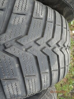 4xObutou zimní sadu na OPEL CORSA D Rok 2010  185/65 R15 - 12