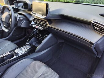 Peugeot 2008 GT 130 ,8 rychlostní automat,23 TKM - 12