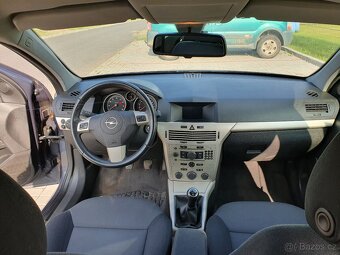 Opel Astra kombi 1.6i benzín - 12