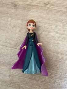 Figurka Elsa a Anna Frozen Ledové království Hasbro. - 12