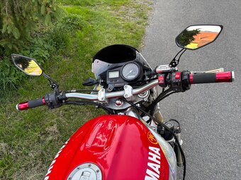 Yamaha R1 - 12