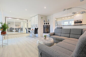 Pěkný rodinný dům s garáží v žádané lokalitě - Liberec, Star - 12