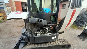 Bobcat E32, rok 2010 - 12