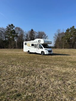 Autokaravan Carado A464, Alkovna - 12