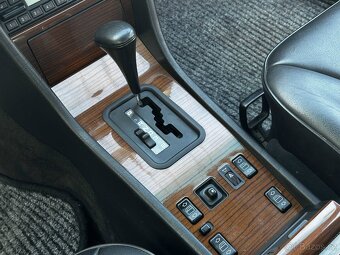 Mercedes-Benz 300CE W124 - 12