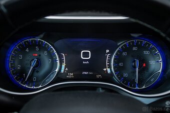 Chrysler Pacifica - 12
