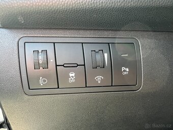 HYUNDAI ix20 1.4i 66 KW 1.MAJ.PDC VYHŘ.SED.2x KOLA 49000km - 12