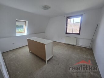 Pronájem velkého bytu 120 m2, 3+kk v RD, Opava, ul. Slovensk - 12