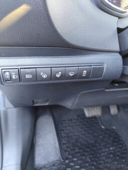 Toyota Corolla Hybrid - 12