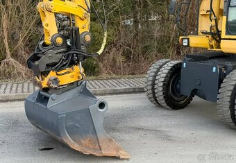 Kolový bagr/nakládač/ KOMATSU PW 148-11 - 12