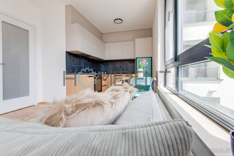 Pronájem moderně zařízeného bytu 1+kk (34,2 m²) s parkováním - 12