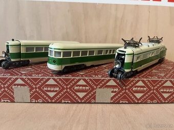Märklin železniční vůz ST 800 zeleno-béžový Střešní žebra m - 12