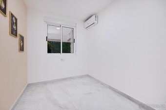 ŠPANĚLSKO, Torrevieja, apartmán po kompletní rekonstrukci - 12