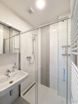 Pronájem nezařízeného bytu 2+1 cca 49 m2,  3. patro,, Záhřeb - 12