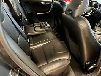 VOLVO XC 60 2.4 D 120 kW 6 RYCHLOSTÍ 4x4 PUVOD ČR - 12
