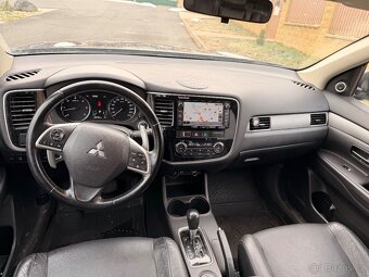 Mitsubishi outlnader - 12