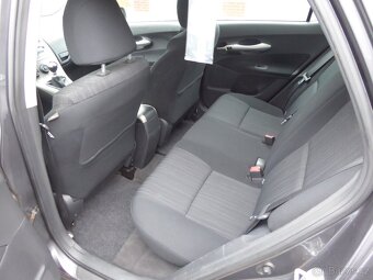 Toyota Auris 2,0 D-4D - výborný stav - 12